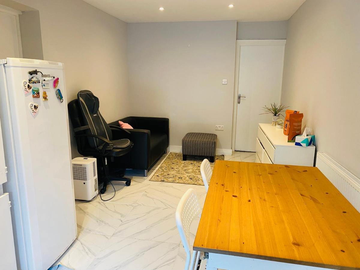 1 Studio Room Near Central Лондон Екстериор снимка