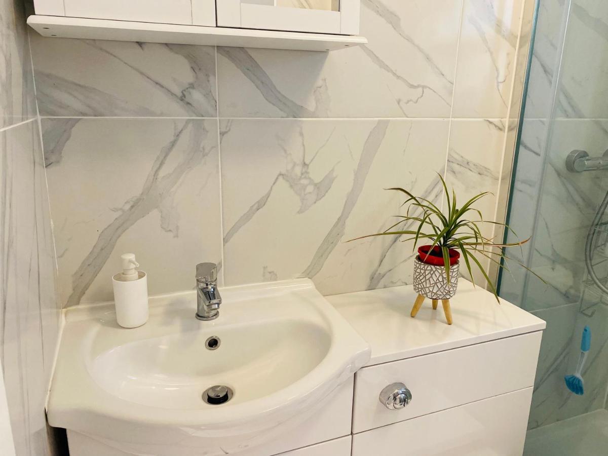 1 Studio Room Near Central Лондон Екстериор снимка