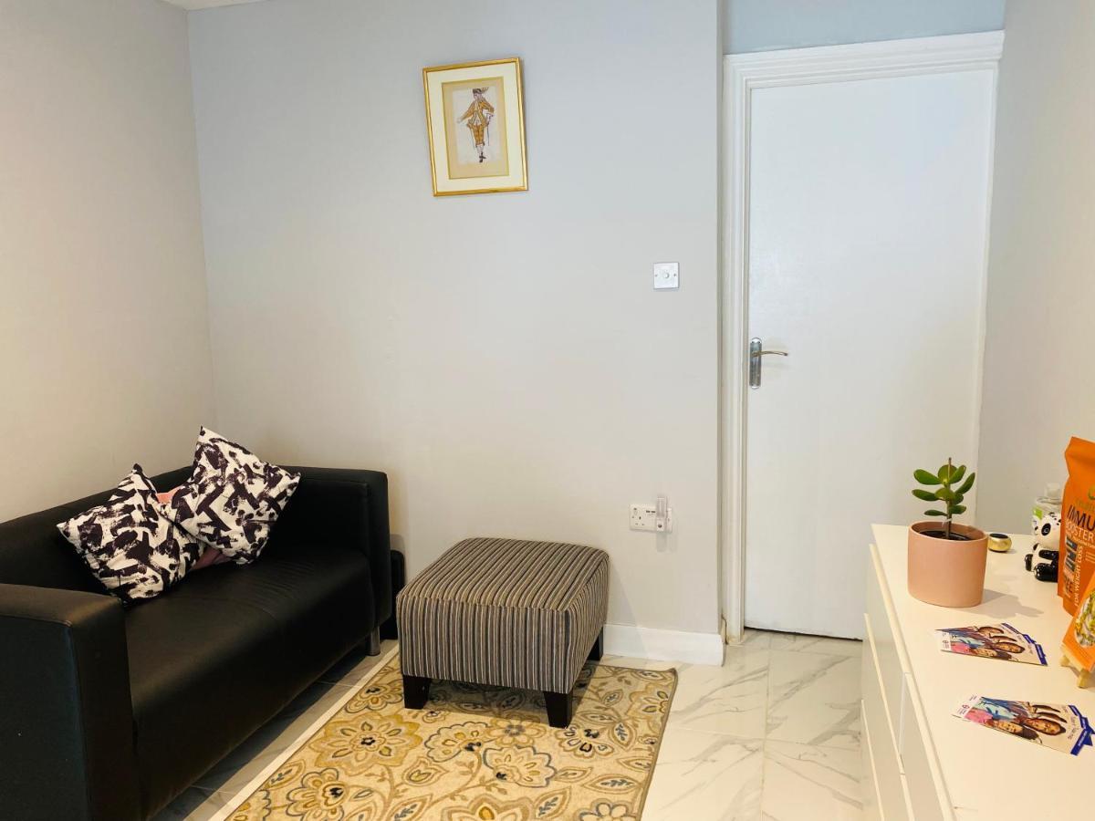 1 Studio Room Near Central Лондон Екстериор снимка