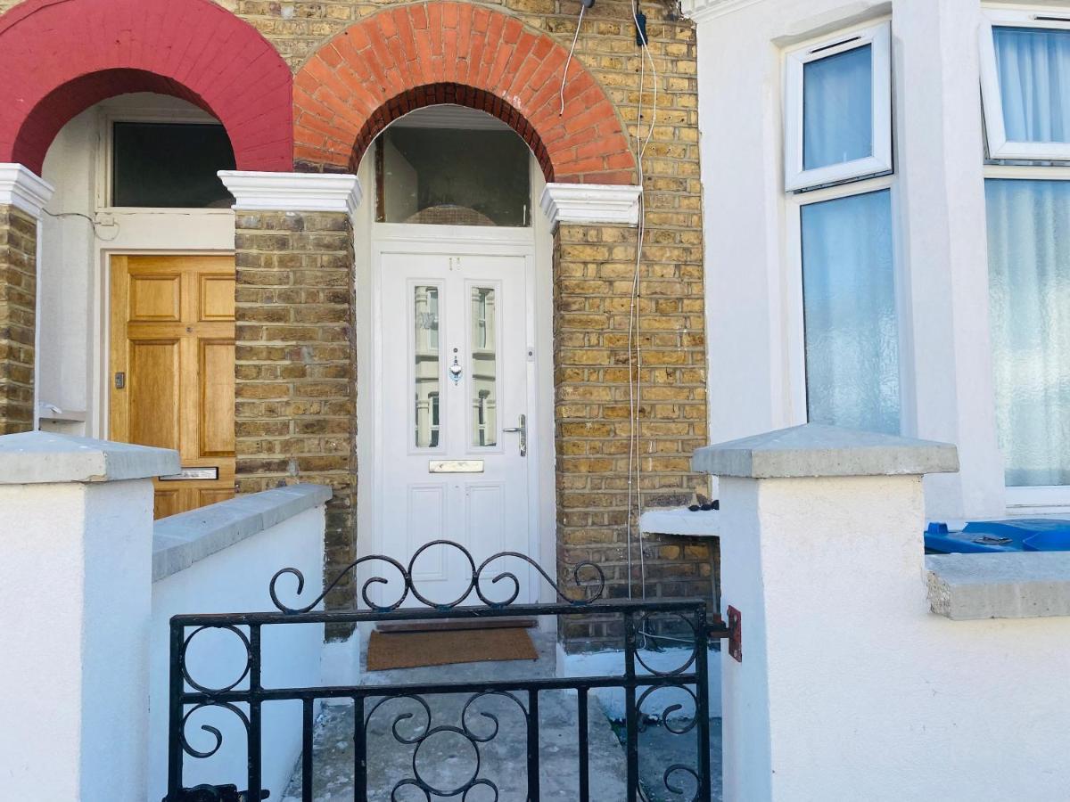 1 Studio Room Near Central Лондон Екстериор снимка